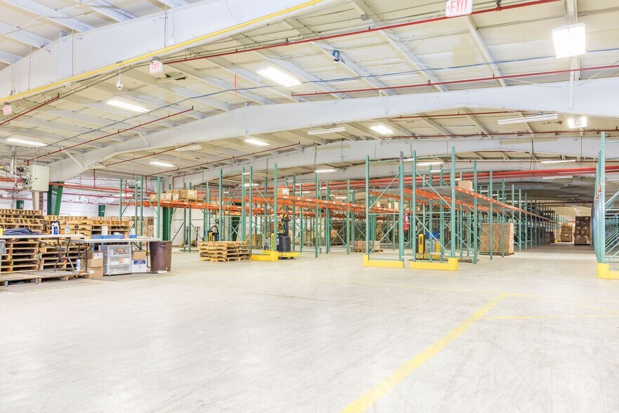 More Photos Of 16 Swamscott St, Newfields Warehouse For Lease