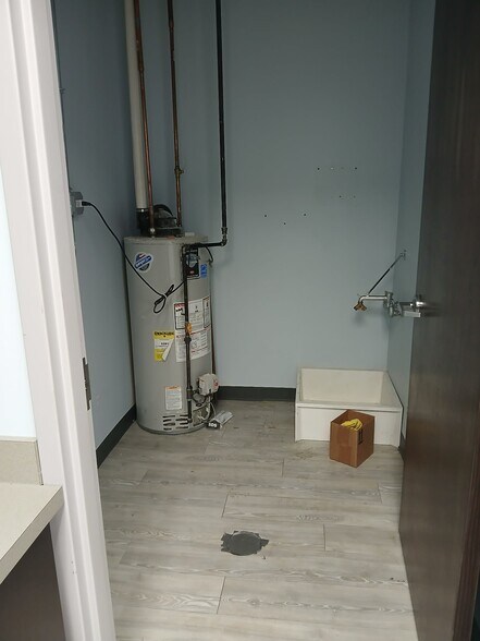 More Photos Of 4130 N Broadway St, Chicago Storefront For Lease