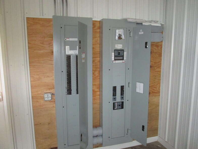 More Photos Of 10 Opportunity Dr, Abbotsford Distribution For Lease