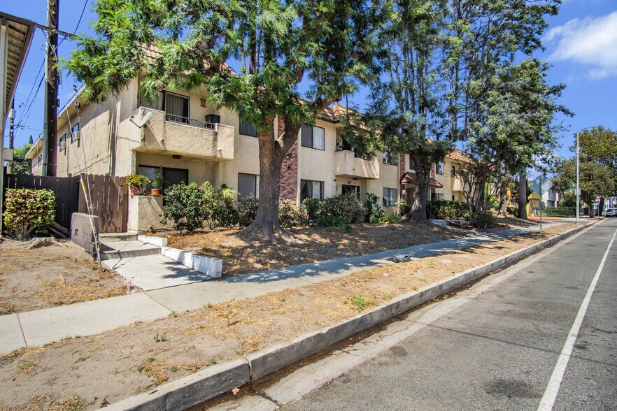 More Photos Of 7061 Whitsett Ave, North Hollywood Apartments For Sale