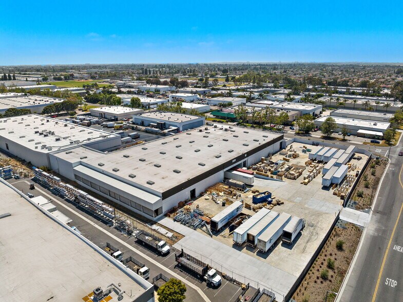 More Photos Of 11552 Monarch St, Garden Grove Warehouse For Lease