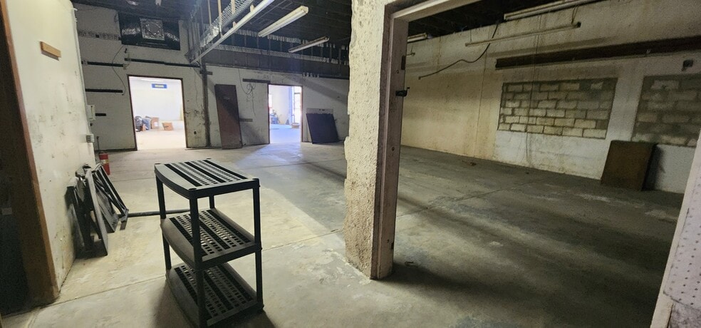 More Photos Of 284 S Center St, Pierson Auto Repair For Lease