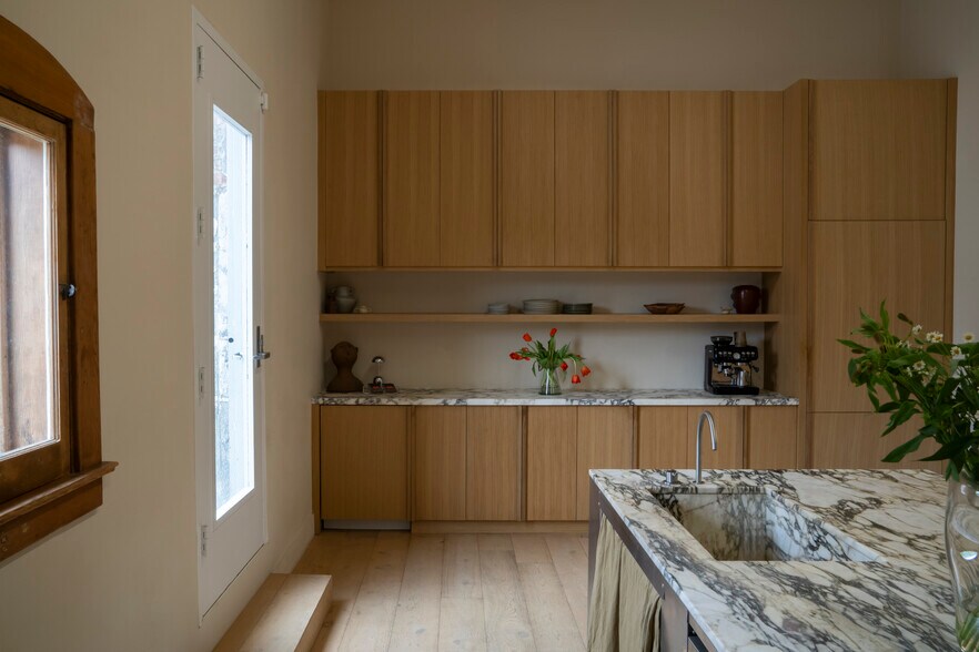 More Photos Of 4745 W Washington Blvd, Los Angeles Storefront Retail Office For Sale