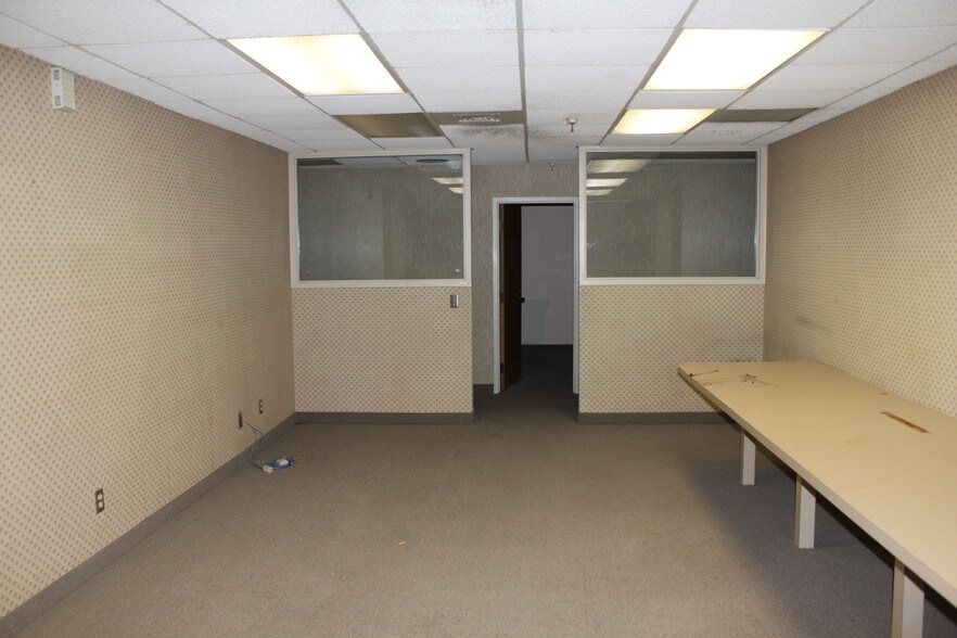 More Photos Of 207 SW Adams St, Peoria Office For Sale