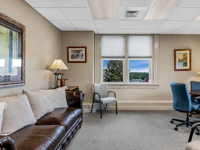 More Photos Of 401 N Main St, Hendersonville Storefront Retail Office For Sale