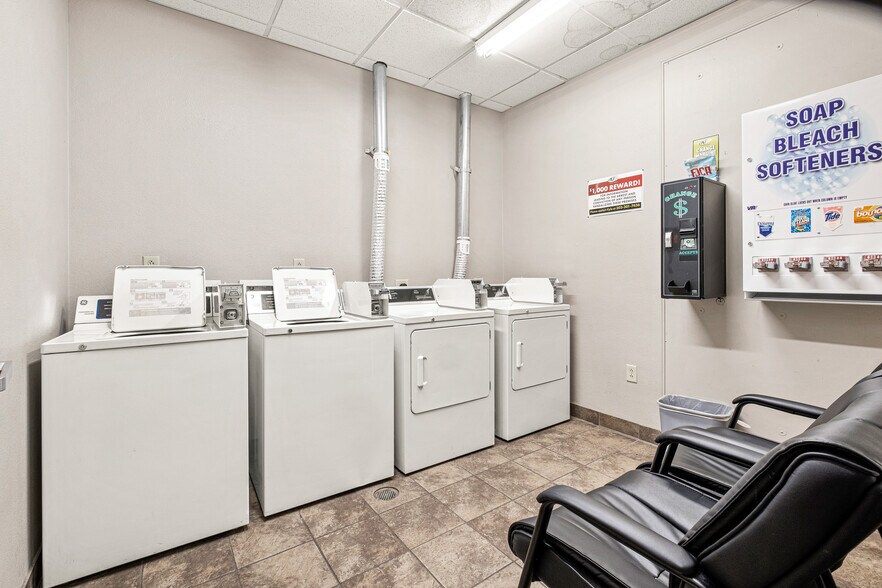 More Photos Of 6045 Lipan St, Denver Unknown For Lease