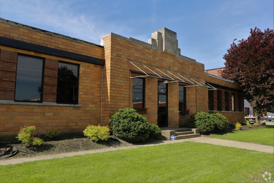 More Photos Of 102 E 5th St, Mansfield Manufacturing For Sale