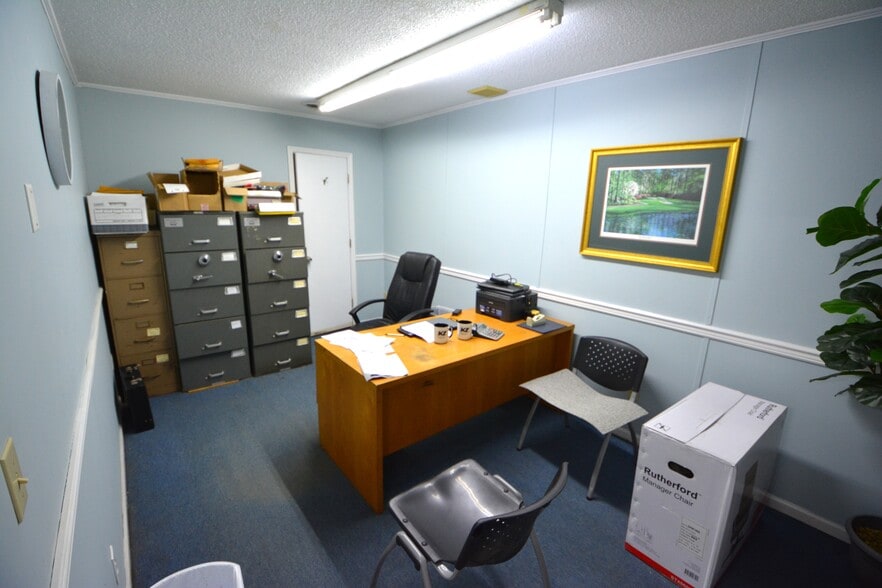 More Photos Of 9340 Virginia Ave, Bassett Auto Dealership For Sale