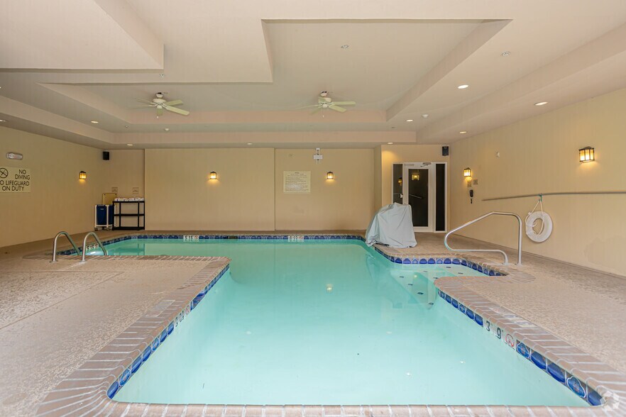 More Photos Of 350 Holiday Square Blvd, Covington Hotel For Sale