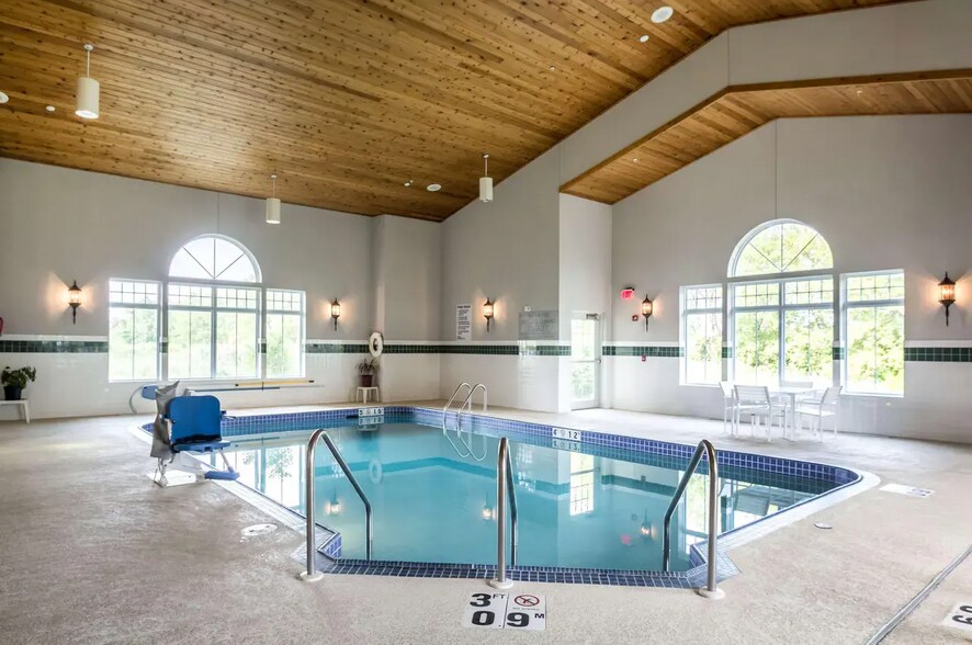 More Photos Of 121 Merwin Way, Fond Du Lac Hotel For Sale