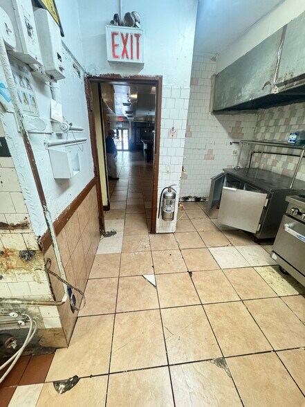 More Photos Of 650 Tenth Ave, New York Apartments For Lease