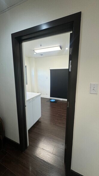 More Photos Of 375 N Canon Dr, Beverly Hills Healthcare For Lease