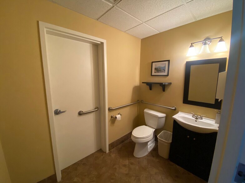 More Photos Of 784 Prince Ave, Athens Medical For Sale