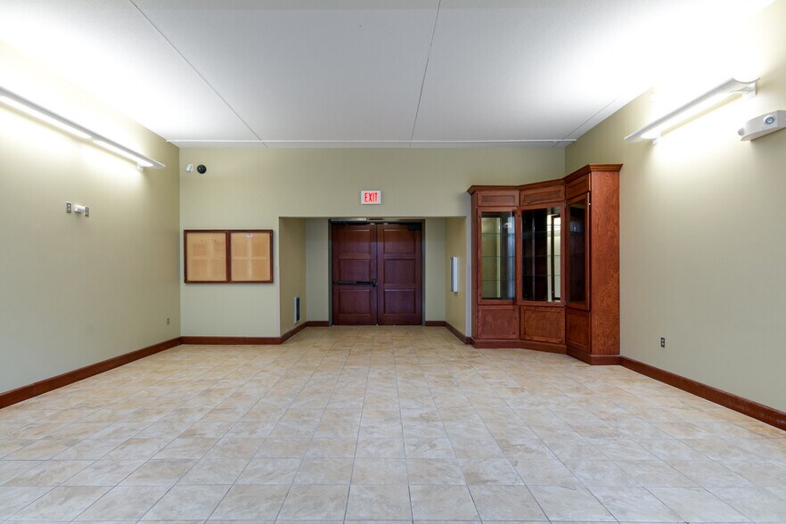 More Photos Of 1632 McCain Ln, Manhattan Sorority Fraternity House For Sale