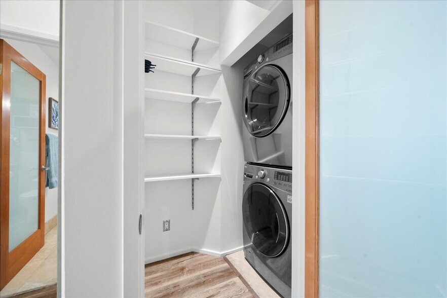 More Photos Of 123 Richmond St, El Segundo Storefront Retail Residential For Lease