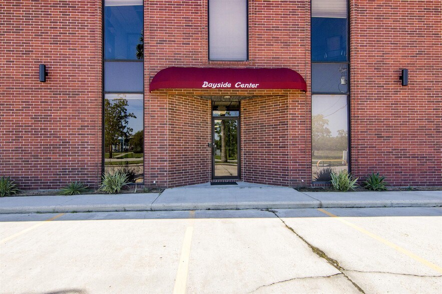 More Photos Of 601 Cien Rd, Kemah Unknown For Lease