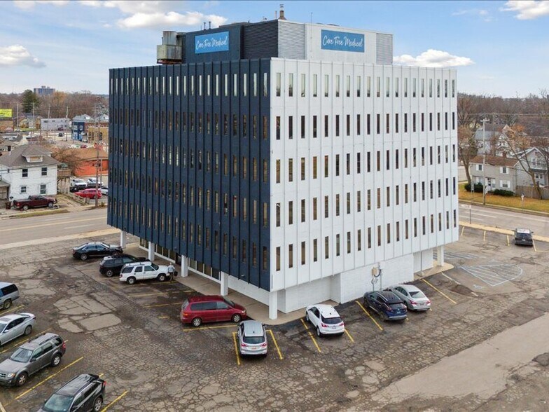 More Photos Of 1100 W Saginaw St, Lansing Medical For Sale