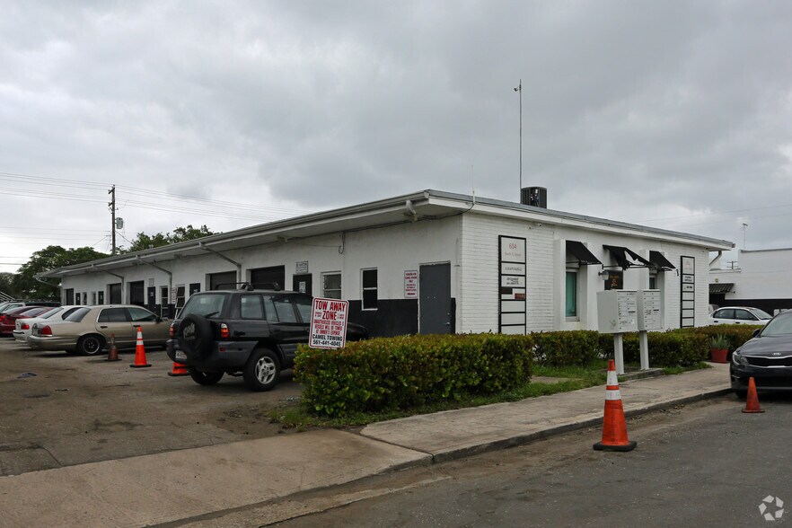 More Photos Of 610 N G St, Lake Worth Unknown For Lease