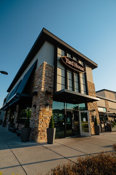 More Photos Of 5100 Belt Line Rd, Addison Unknown For Lease