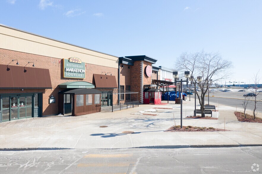 More Photos Of 3237 Boul des Sources, Dollard-des-Ormeaux General Retail For Lease
