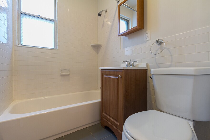 More Photos Of 7 Newark Bay Ct, Bayonne Apartments For Sale