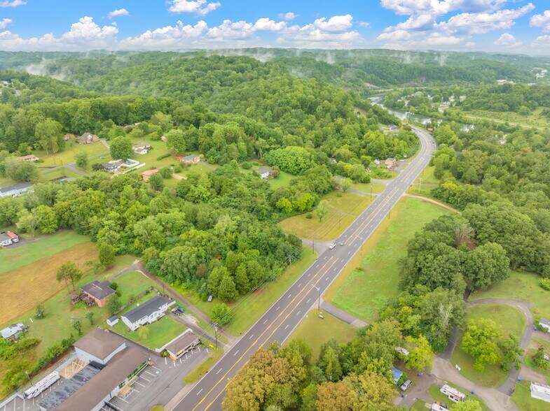 More Photos Of 927 S Charles G Seivers Blvd, Clinton General Retail For Sale