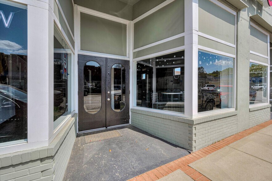 More Photos Of 111 Main Street, Lincolnton Flex For Sale