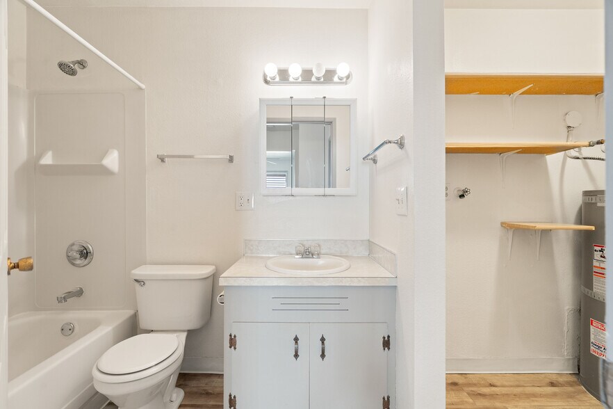 More Photos Of 110-162 NW 15th St, Gresham Apartments For Sale