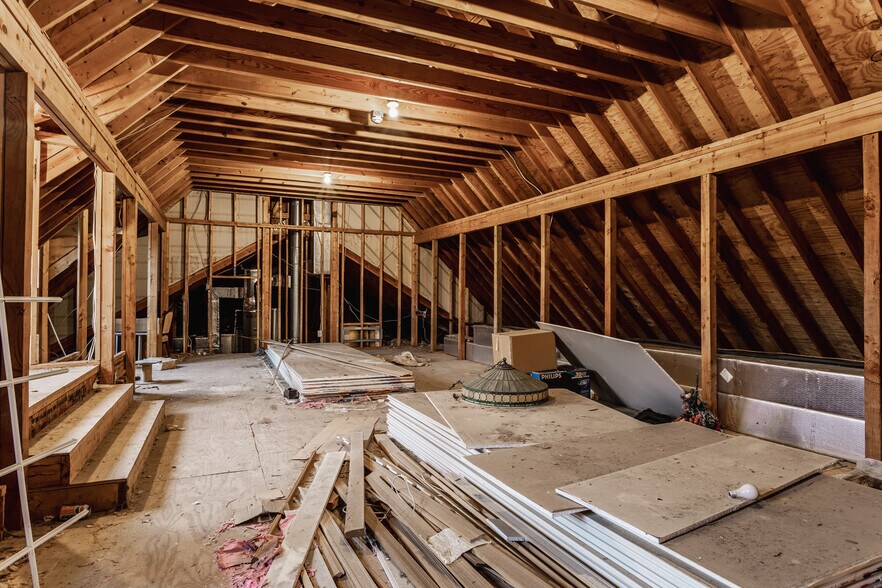 More Photos Of 6575 N College Ave, Indianapolis General Retail For Sale