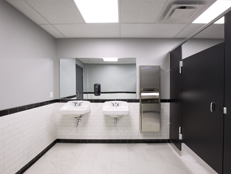 More Photos Of 901-907 West St, Pittsburgh Office Residential For Lease