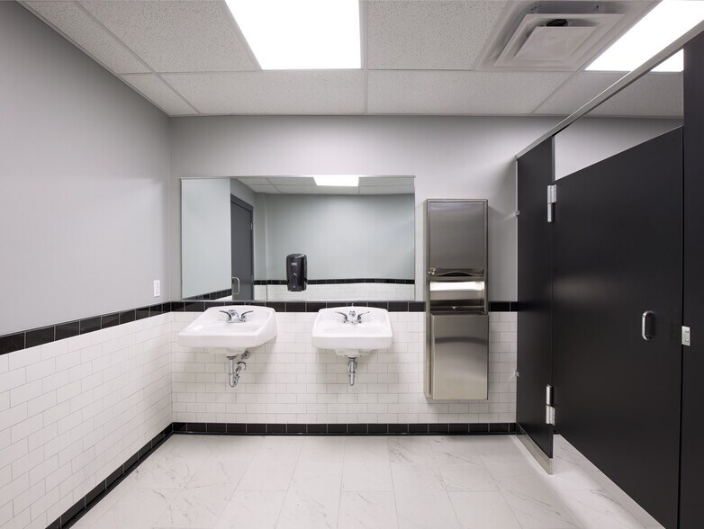 More Photos Of 901-907 West St, Pittsburgh Office Residential For Lease