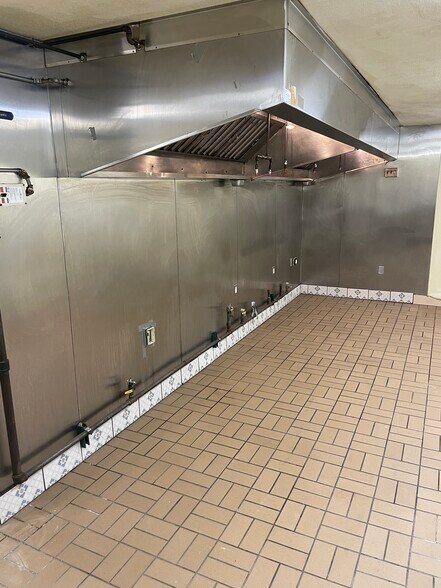 More Photos Of 4777 Mahoning Ave, Youngstown General Retail For Sale