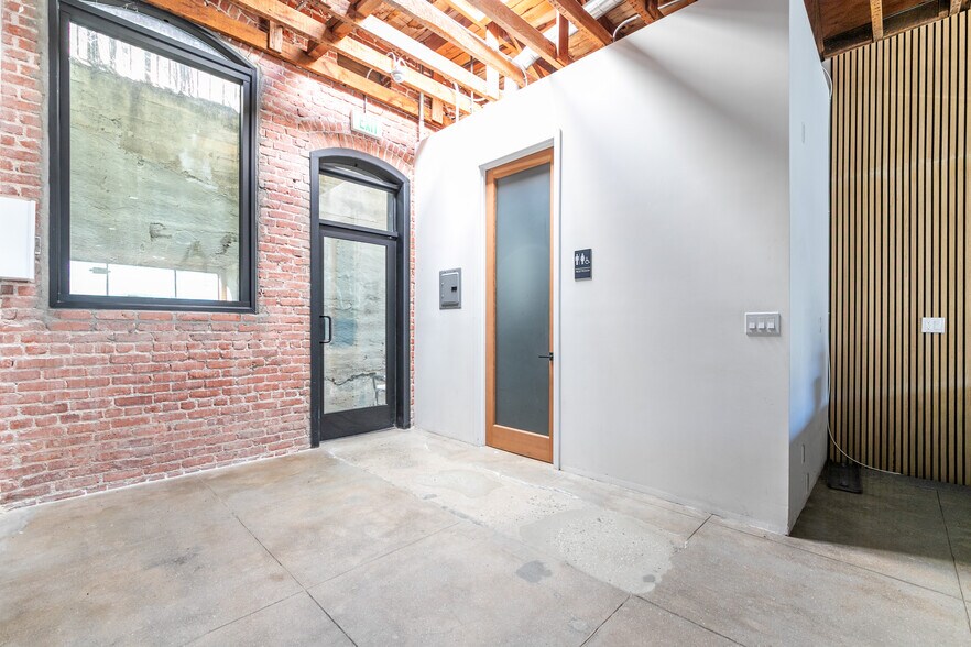 More Photos Of 1005 N Madison Ave, Los Angeles Storefront Retail Office For Lease