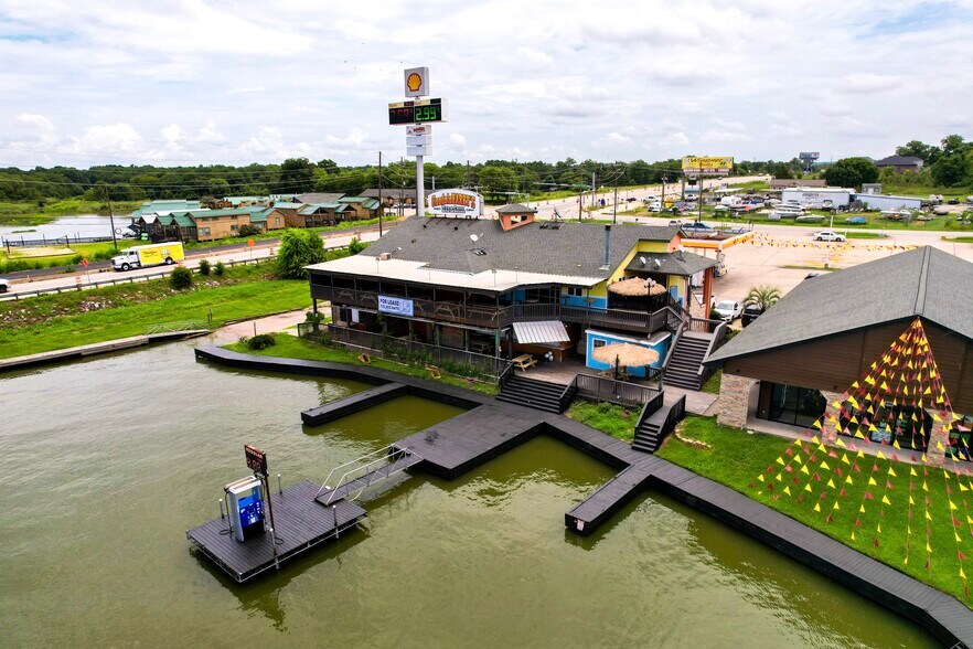 More Photos Of 12947 Lake Conroe Hills Dr, Willis Restaurant For Lease