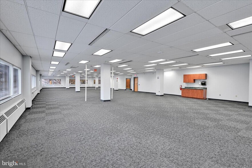 More Photos Of 19 N 6th St, Reading Office For Sale