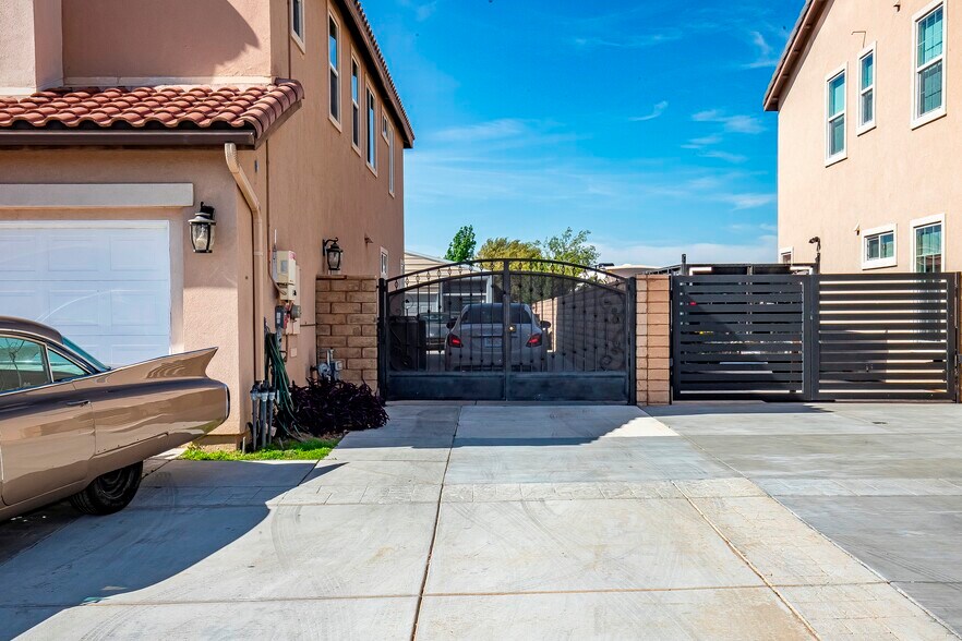 More Photos Of 3565 Louer Dr, Lancaster Contractor Storage Yard For Sale