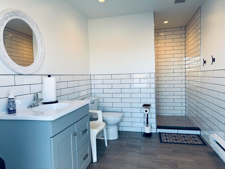 More Photos Of 209 River St, Grand River Marina For Sale