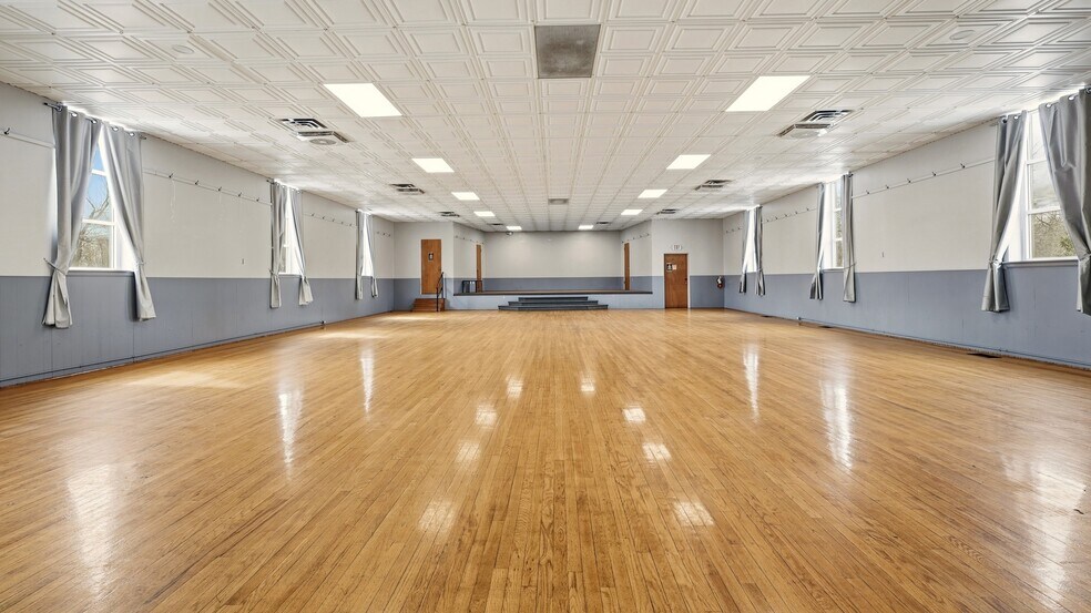 More Photos Of 204 W Beaver Ave, Fort Morgan Showroom For Sale