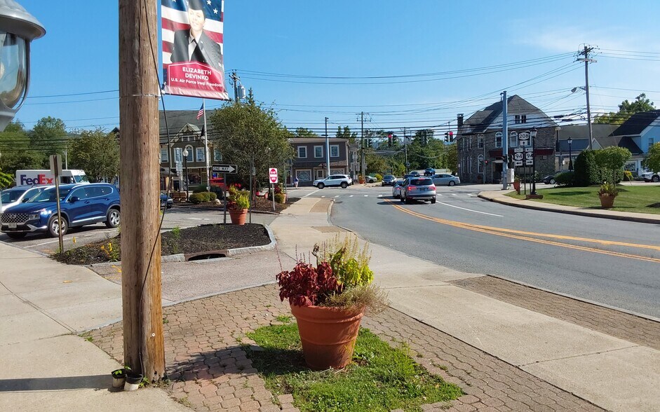More Photos Of 15-17 Goshen Ave, Washingtonville Storefront Retail Residential For Lease