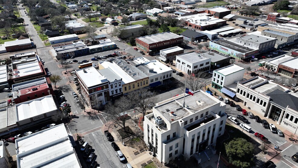 More Photos Of 104 E Alamo St, Brenham Storefront Retail Residential For Sale