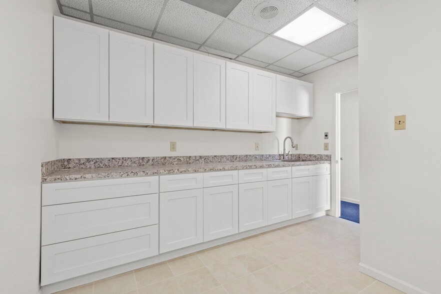 More Photos Of 73 E Wilson Bridge Rd, Worthington Office For Sale