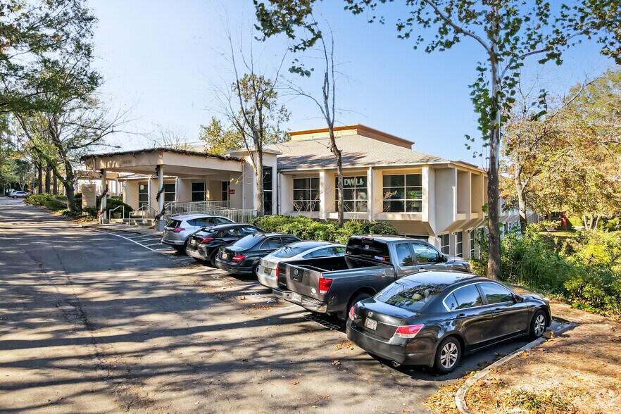 More Photos Of 4480 N Shallowford Rd, Dunwoody Medical For Lease