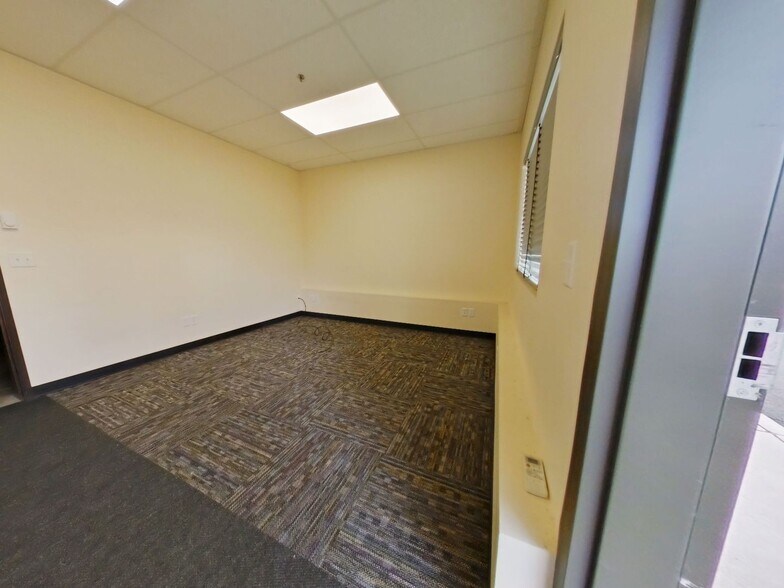 More Photos Of 4107 Industrial Ave, Springfield General Retail For Lease