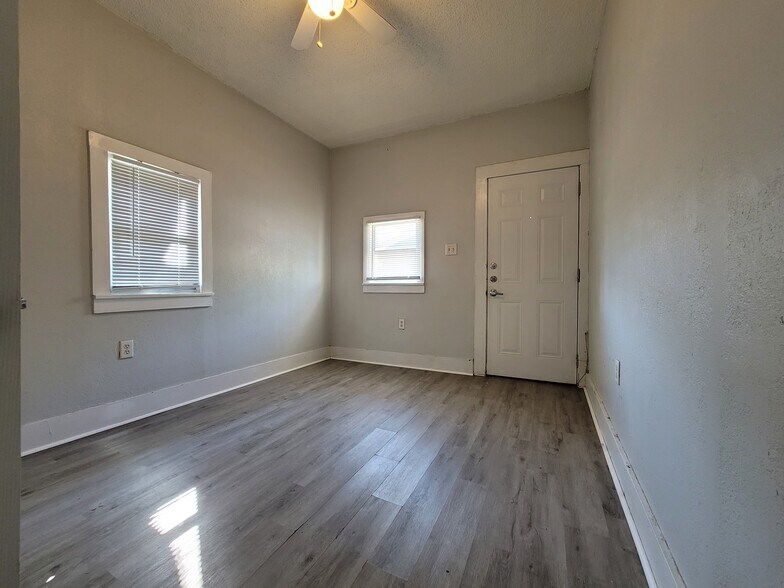 More Photos Of 401 Main St, Brownwood Apartments For Sale