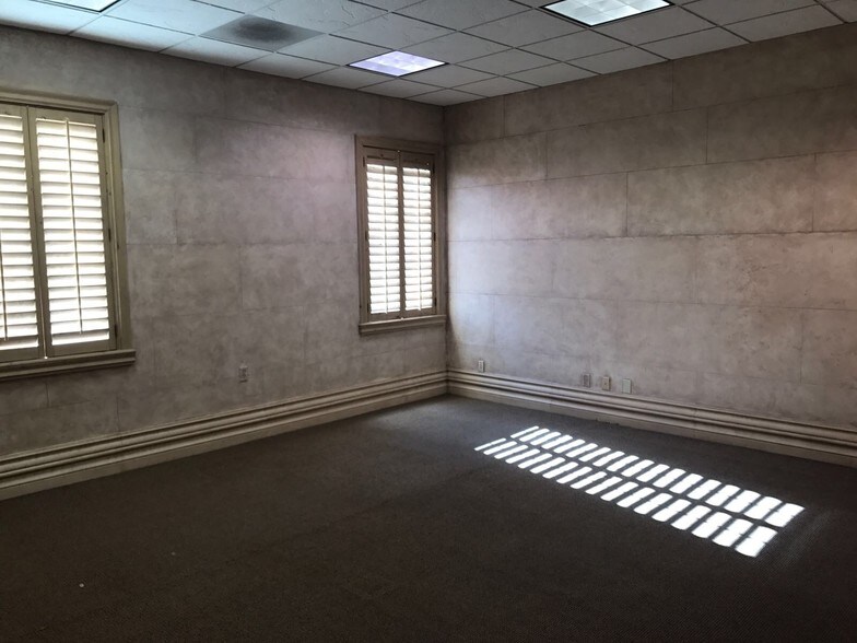 More Photos Of 5974 Silver Springs Dr, El Paso Office For Lease