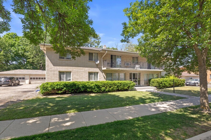 More Photos Of 10112 W Sharon Ln, Milwaukee Apartments For Sale