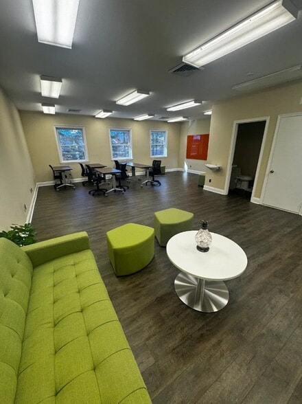 More Photos Of 7521-7533 Presidential Ln, Manassas Office For Sale