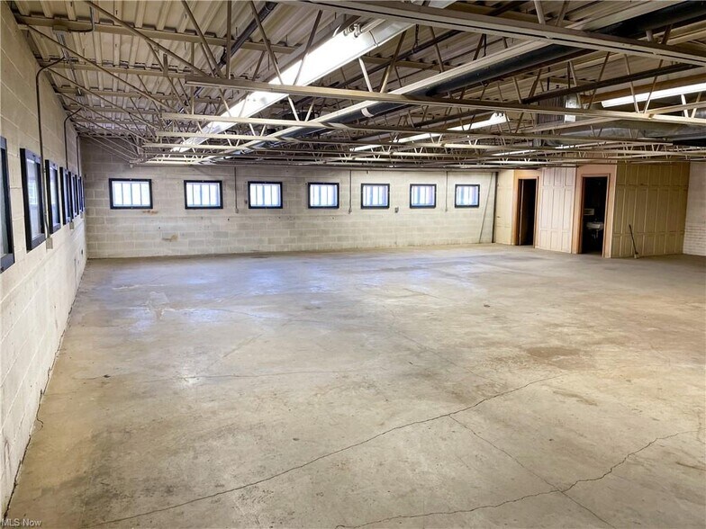 More Photos Of 8110 Lake Ave, Cleveland Manufacturing For Sale
