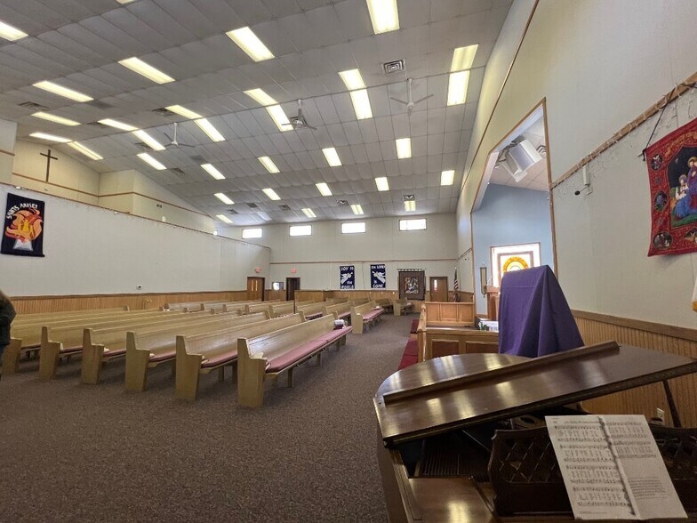 More Photos Of 212 S Sherman St, Leslie Religious Facility For Sale