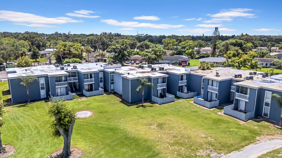 More Photos Of 2019 5th St W, Bradenton Apartments For Sale